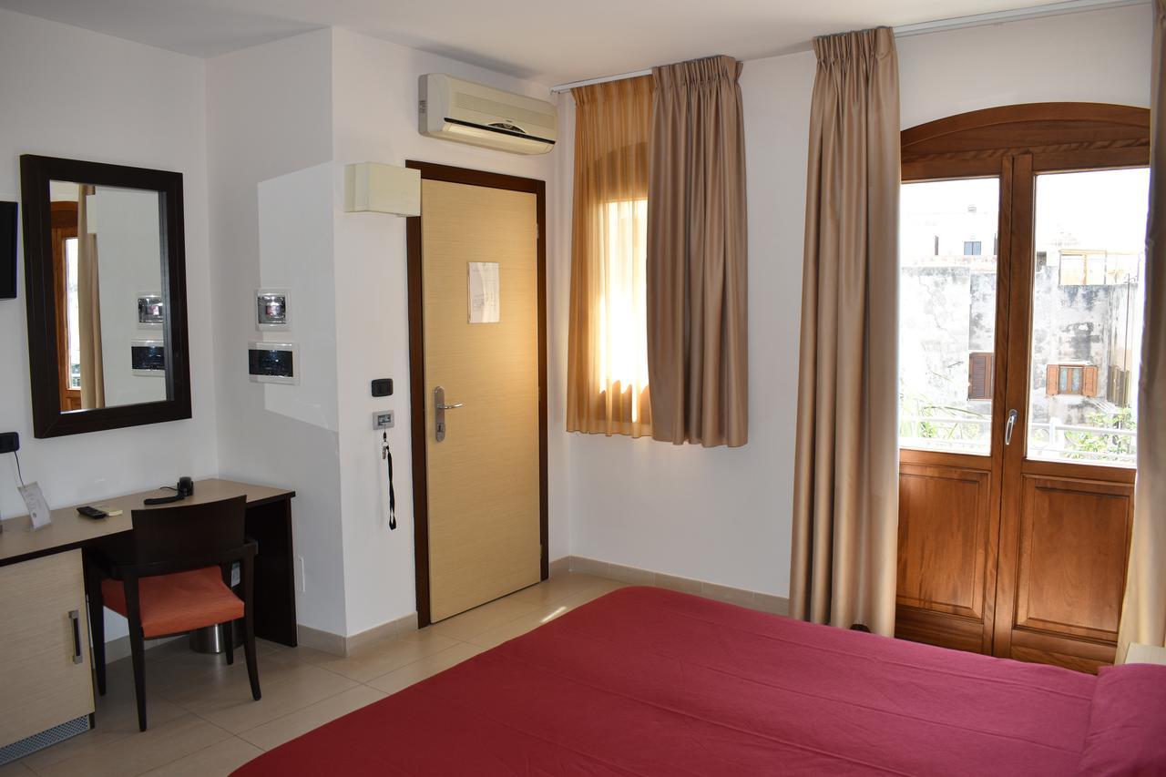 Hotel Il Portico 파뷔냐나도 외부 사진