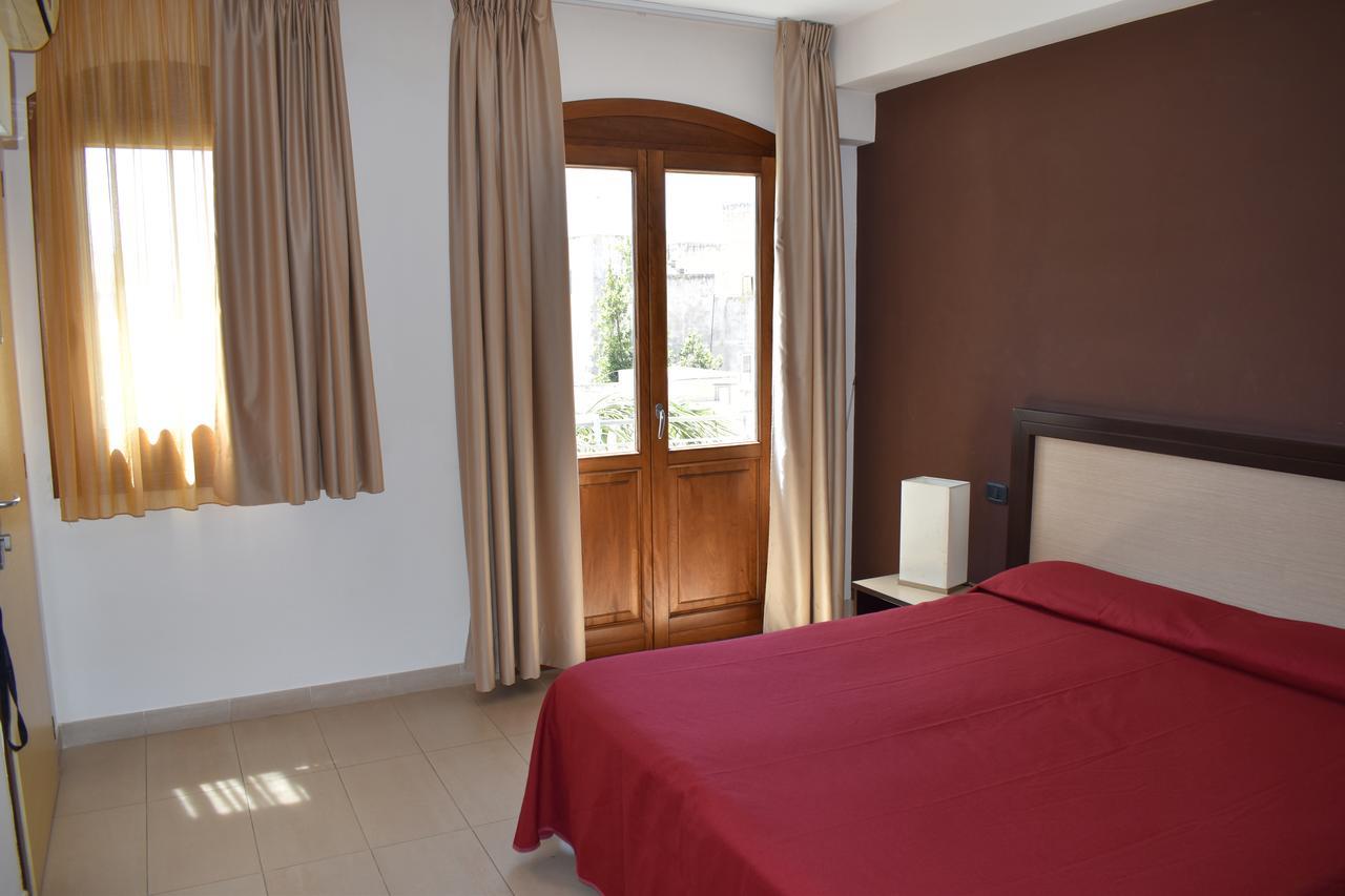 Hotel Il Portico 파뷔냐나도 외부 사진