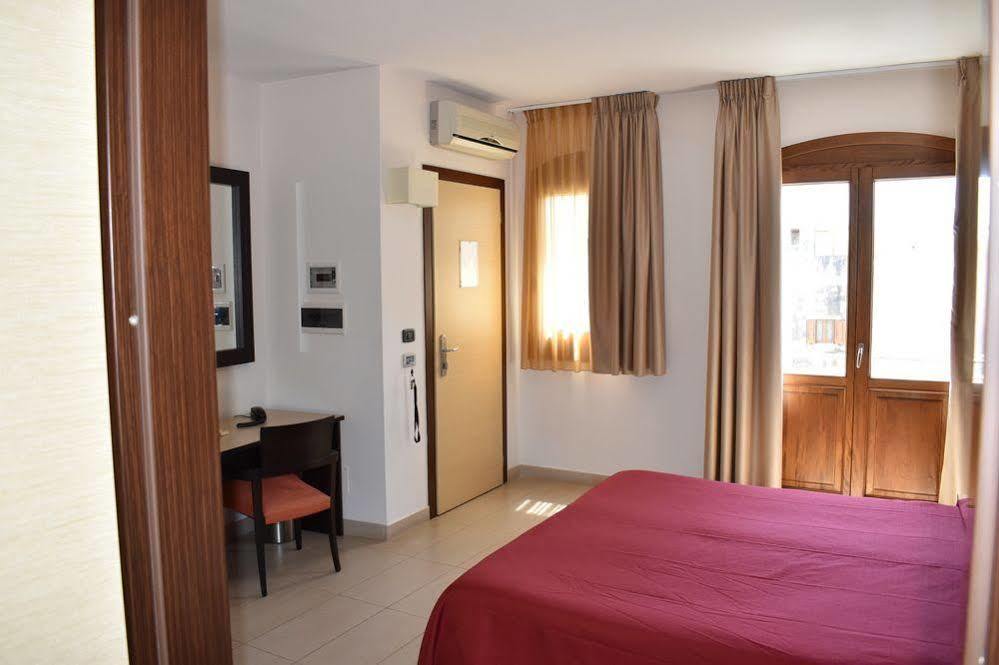 Hotel Il Portico 파뷔냐나도 외부 사진